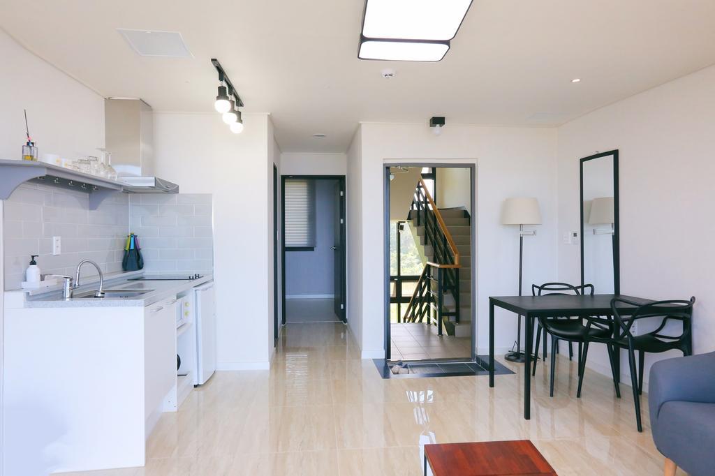 Plumeria Pension Jeju by Eksteriør bilde